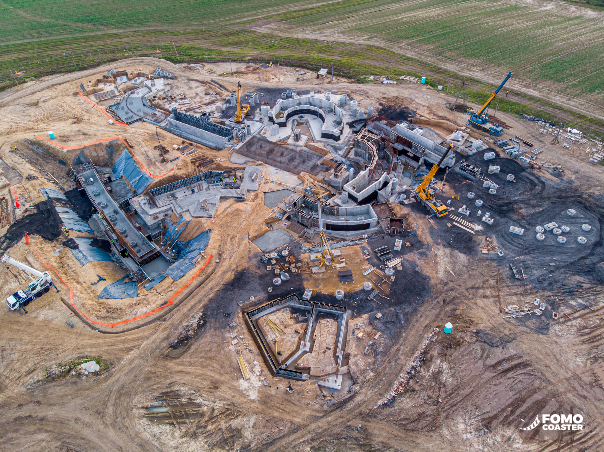 Naam:     Energylandia_abyssus_Fomocoaster 2019.jpg
Bekeken:  9099
Groote:   1.013,3 KB