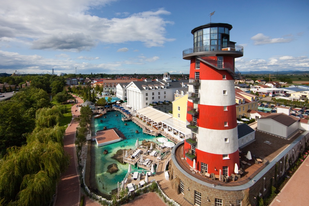 Naam:     Europa-Park-Hotel-Bell-Rock.jpg
Bekeken:  3701
Groote:   313,8 KB