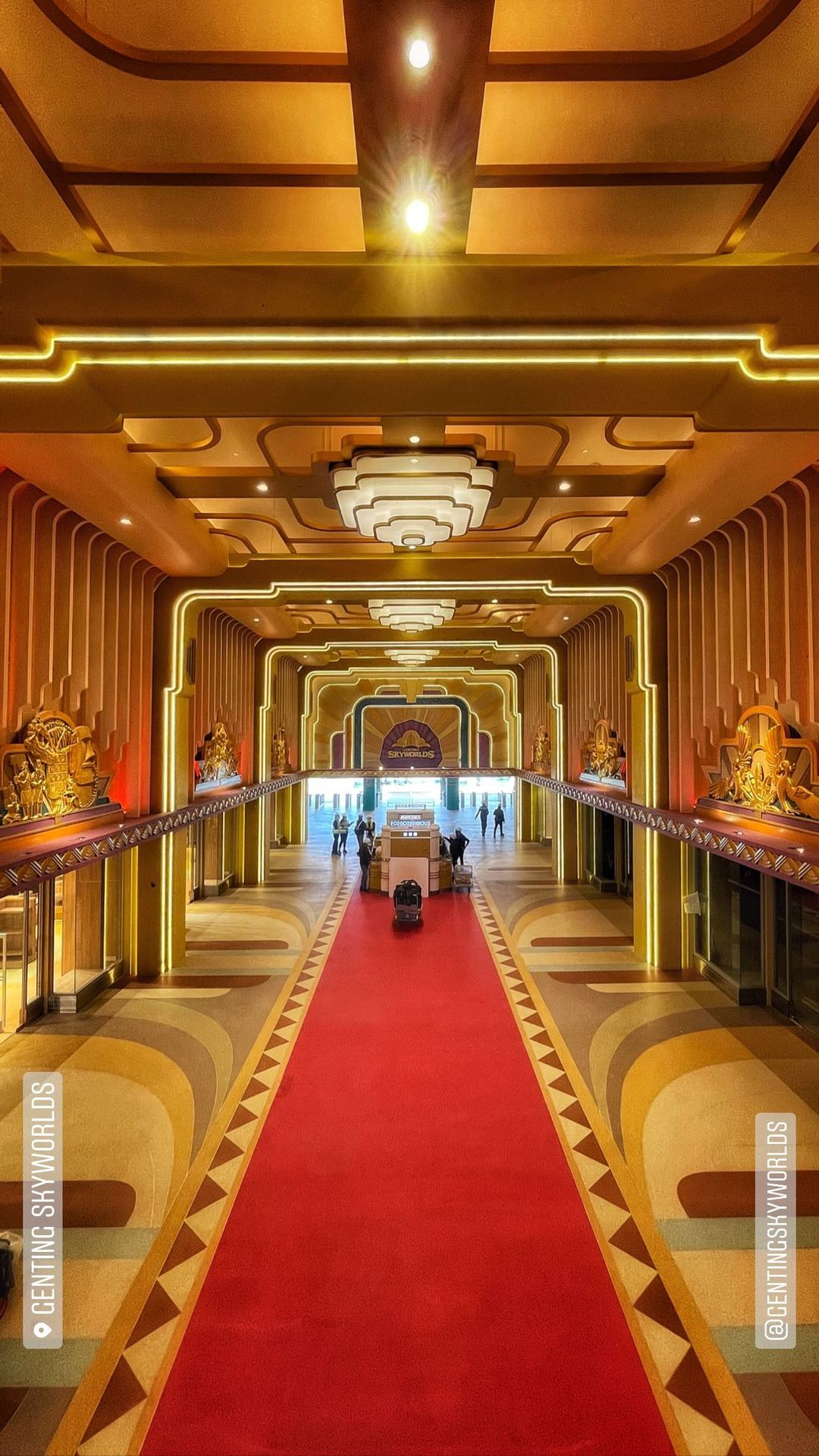 Naam:     genting-skyworlds-formerly-fox-world-malaysia-09935300.jpg
Bekeken:  5613
Groote:   328,2 KB